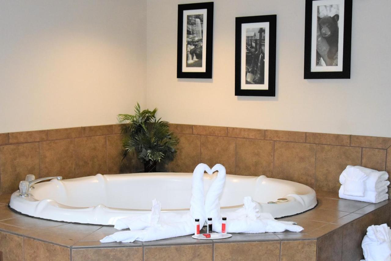 King Jacuzzi Suite – Non-Smoking