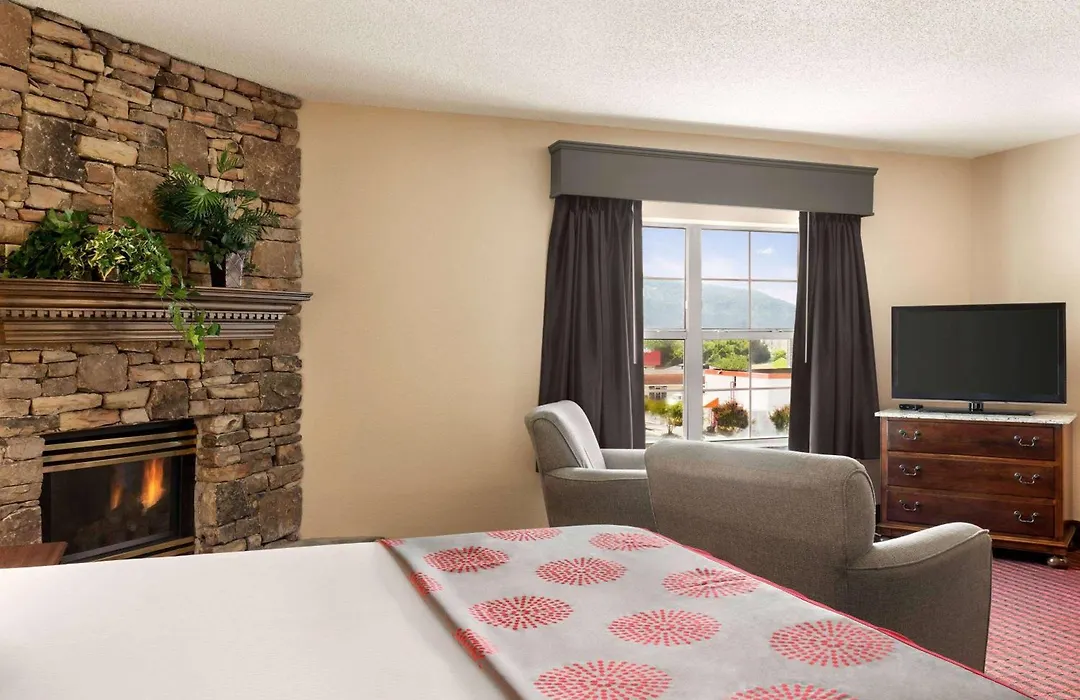 Ramada By Wyndham Pigeon Forge North-1