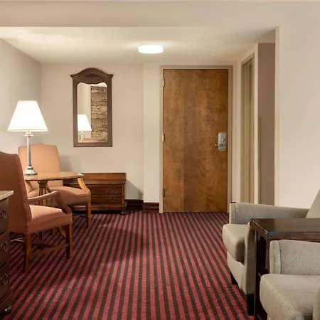 Ramada By Wyndham Pigeon Forge North-3